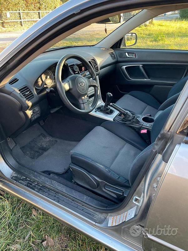 Usata Subaru Legacy 165 CV (121 kW) 2005 Grigio Station wagon