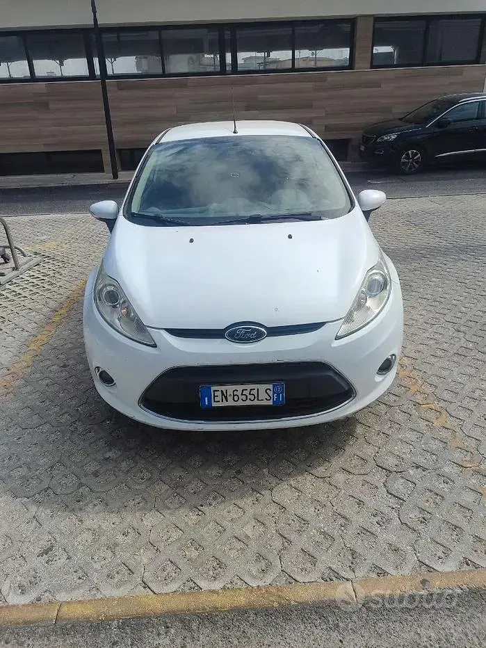Second-hand Ford Fiesta Titanium 82 CP (60 kW) 2012 Alb Berlinǎ