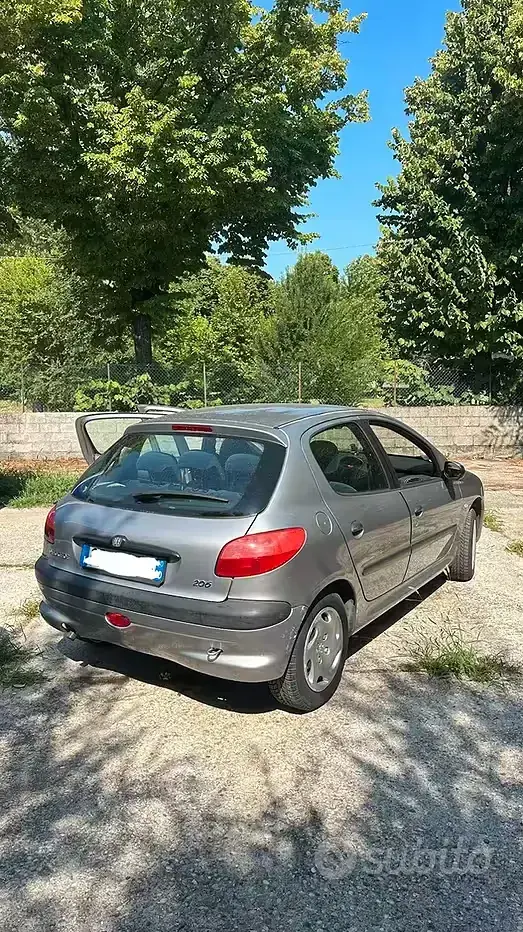 Usata Peugeot 206 75 CV (55 kW) 2002 Grigio Utilitaria