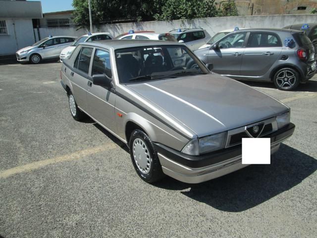 Usata Alfa Romeo 75 120 CV (88 kW) 1990 Argento metallizzato Berlina
