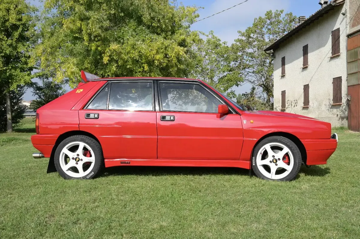 Usata Lancia Delta 177 CV (130 kW) 1992 Rosso Utilitaria