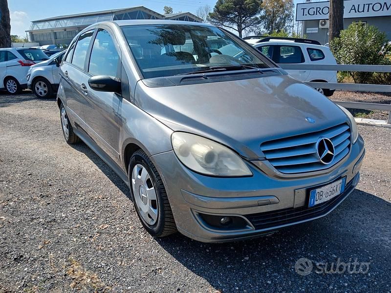 Marrone Usata 2005 Mercedes B180 Monovolume | 2590 € (Molto cara) - Immagine 1/4