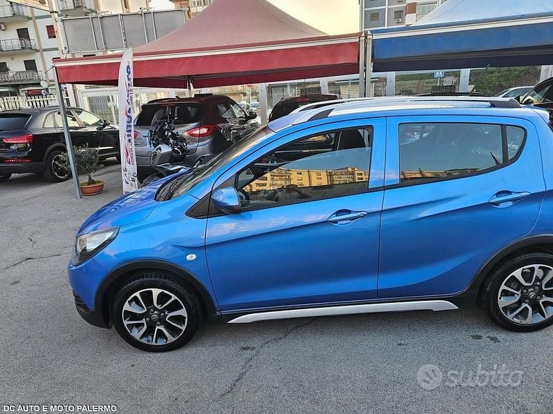 Usata Opel Karl Rocks 75 CV (55 kW) 2018 Blu Utilitaria