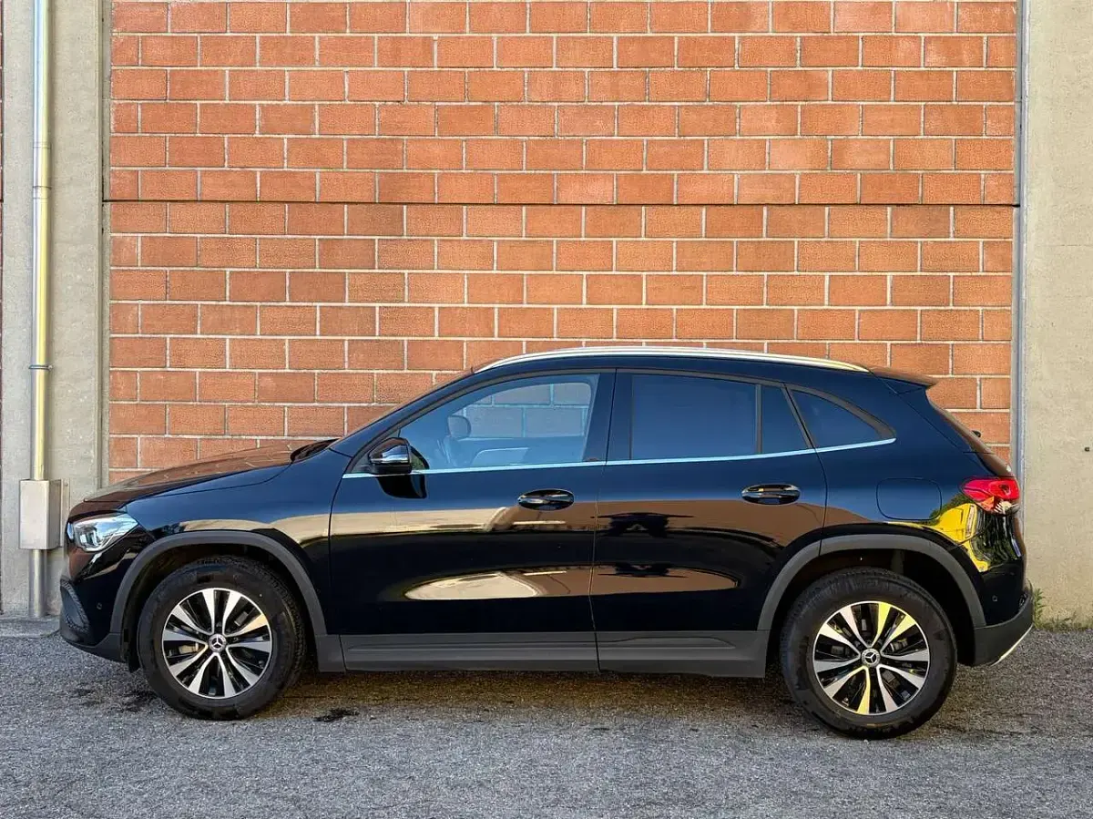 Usata Mercedes GLA200 150 CV (110 kW) 2023 Nero ossidiana SUV