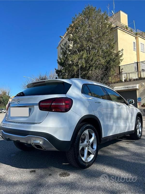 Usata Mercedes GLA200 136 CV (100 kW) 2019 Bianco SUV