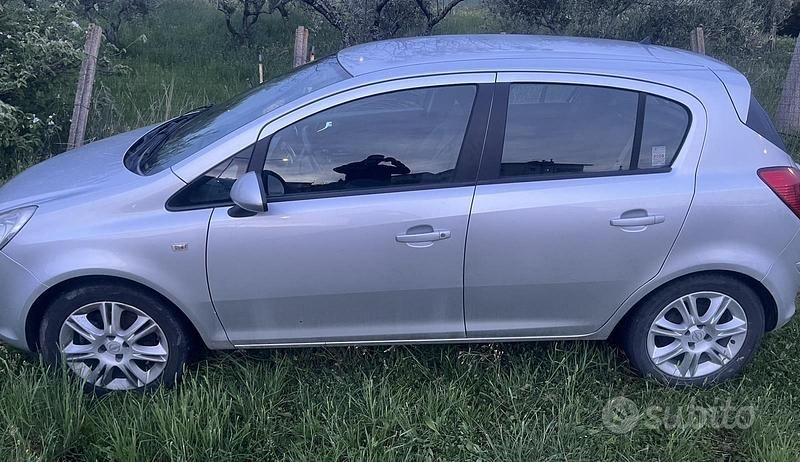 Usata Opel Corsa 90 CV (66 kW) 2009 Utilitaria