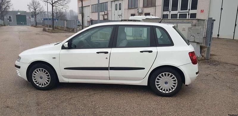 Bianco Usata 2006 Fiat Stilo Dynamic Berlina | 1200 € (Ottimo prezzo) - Immagine 1/4