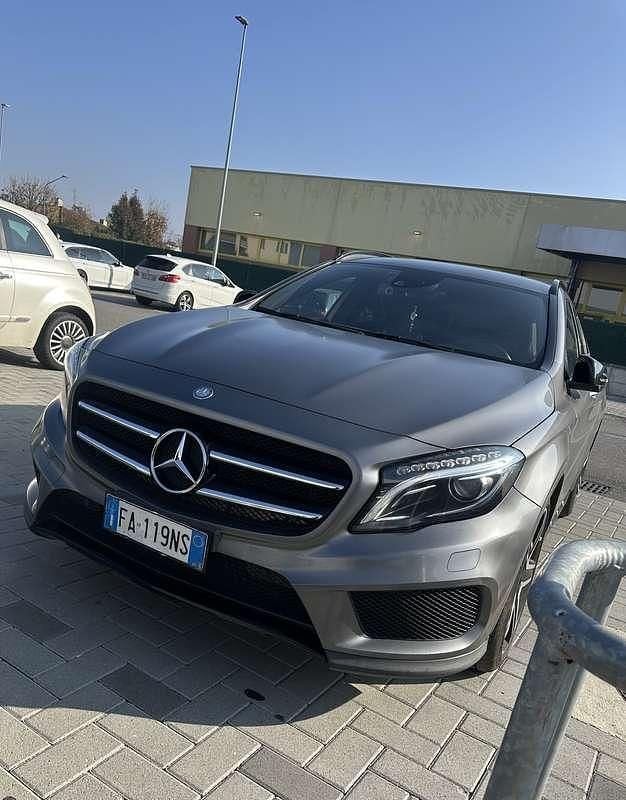 Usata Mercedes GLA200 AMG 136 CV (100 kW) 2015 Grigio SUV