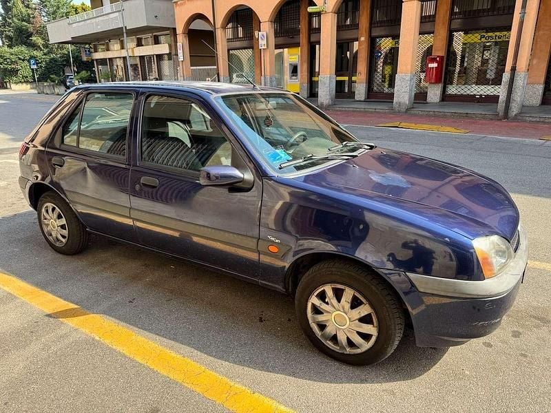 Usata Ford Fiesta Ghia 75 CV (55 kW) 2002 Blu/azzurro Utilitaria