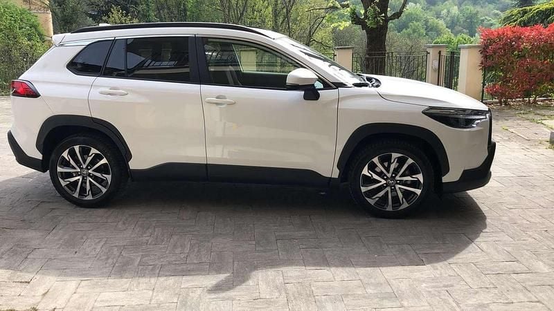 Usata Toyota Corolla Cross Trend 197 CV (144 kW) 2023 Bianco SUV