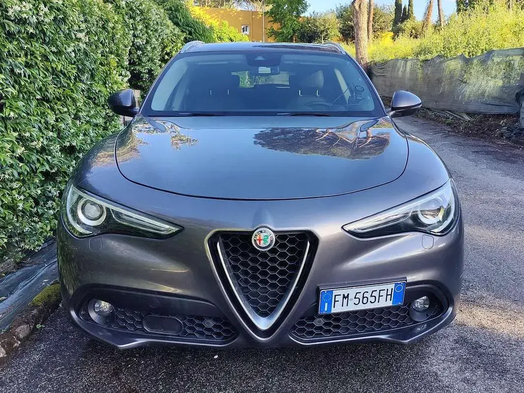 Usata Alfa Romeo Stelvio Executive 209 CV (153 kW) 2017 Grigio SUV