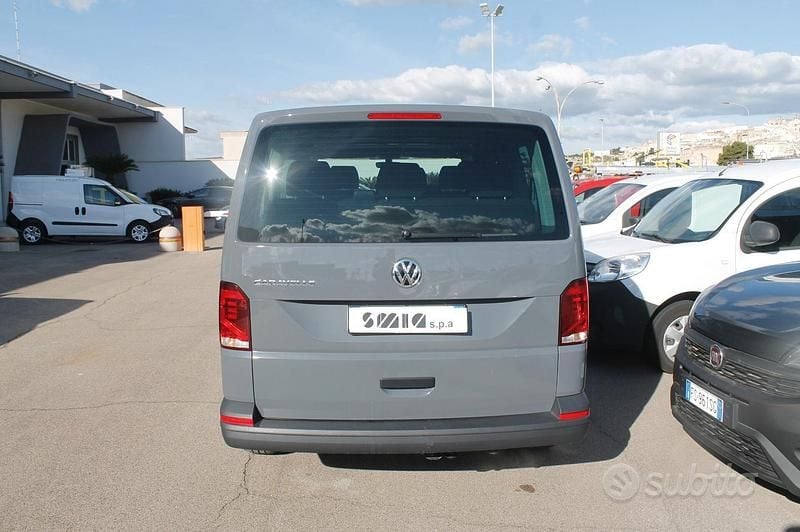 Usata VW Caravelle Trendline 110 CV (80 kW) 2023 Grigio Monovolume