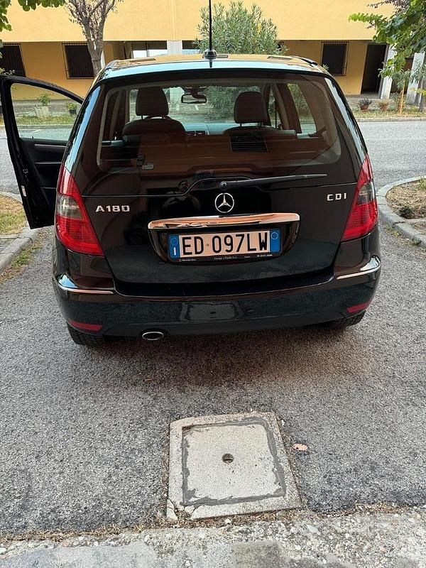 Usata Mercedes A180 109 CV (80 kW) 2011 Nero Berlina