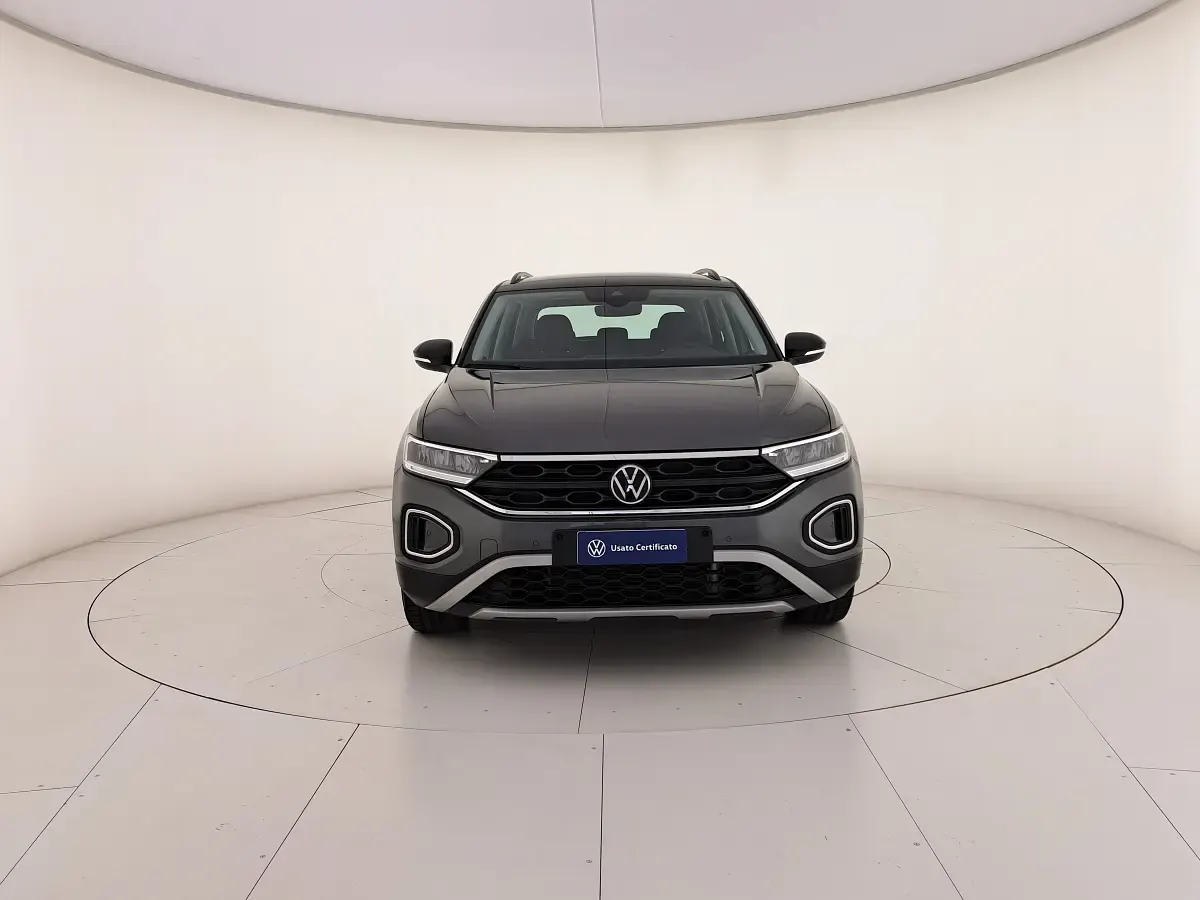 Usata VW T-Roc Life 116 CV (85 kW) 2025 Indium grey metallizzato nero SUV