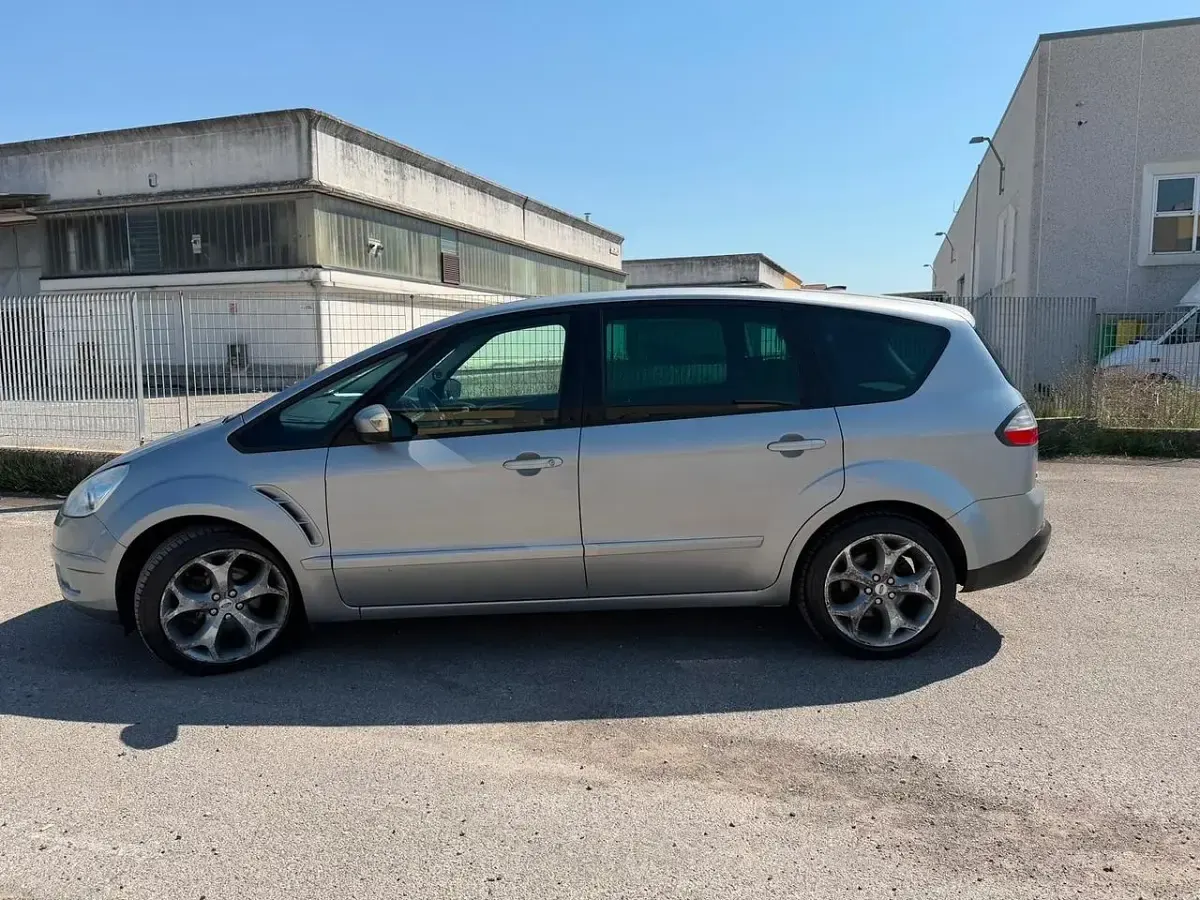 Usata Ford S-MAX Titanium 140 CV (102 kW) 2008 Argento Monovolume