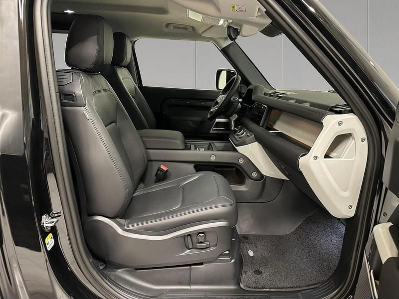 Usata Land Rover Defender S 200 CV (147 kW) 2024 Santorini black SUV