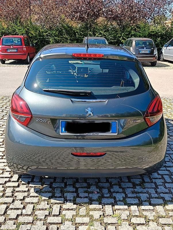 Usata Peugeot 208 82 CV (60 kW) 2017 Grigio Utilitaria