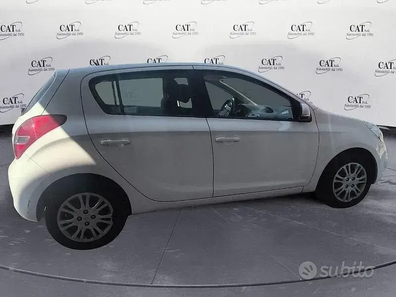 Usata Hyundai i20 Classic 78 CV (57 kW) 2011 Bianco Utilitaria