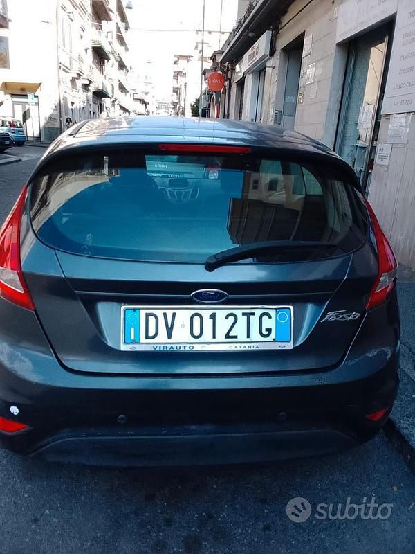 Usata Ford Fiesta 73 CV (53 kW) 2009 Grigio Utilitaria