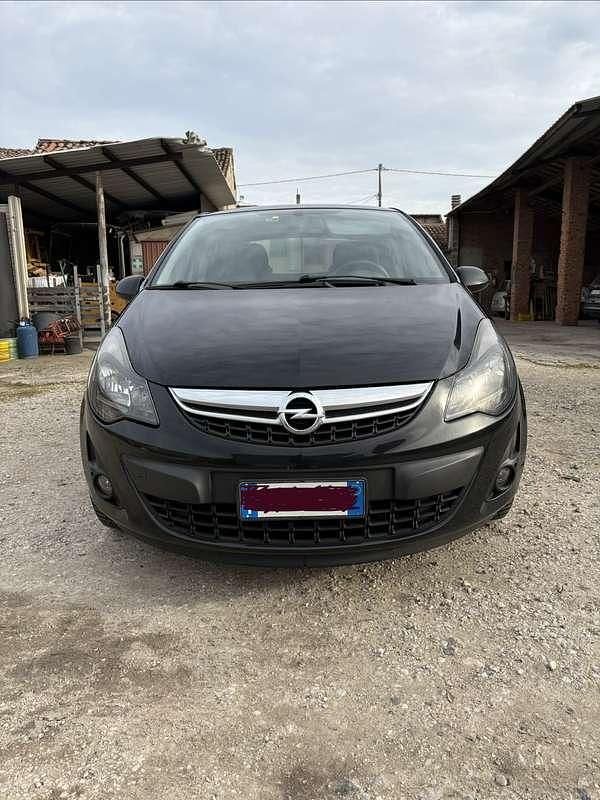Usata Opel Corsa Edition 75 CV (55 kW) 2014 Utilitaria