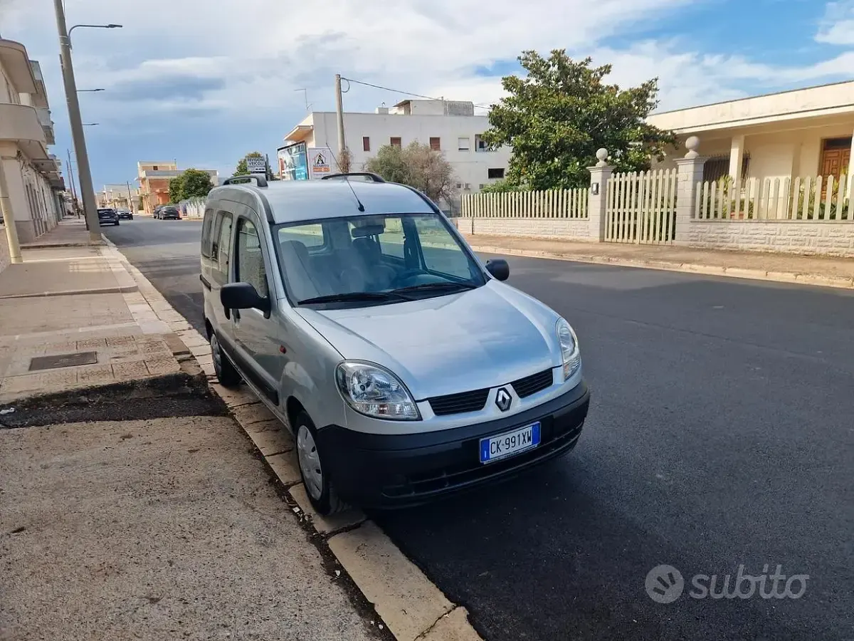 Usata Renault Kangoo 75 CV (55 kW) 2005 Grigio Monovolume