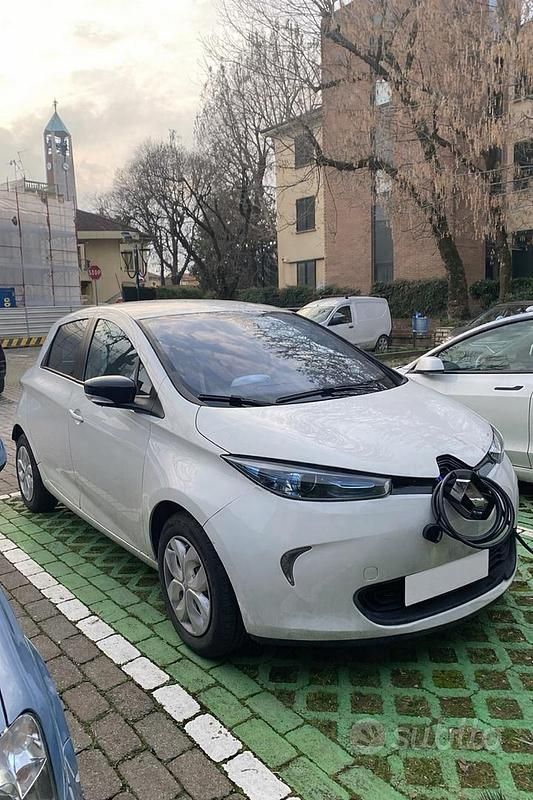 Usata Renault Zoe Life 22 kW (30 CV) 2013 Bianco Utilitaria