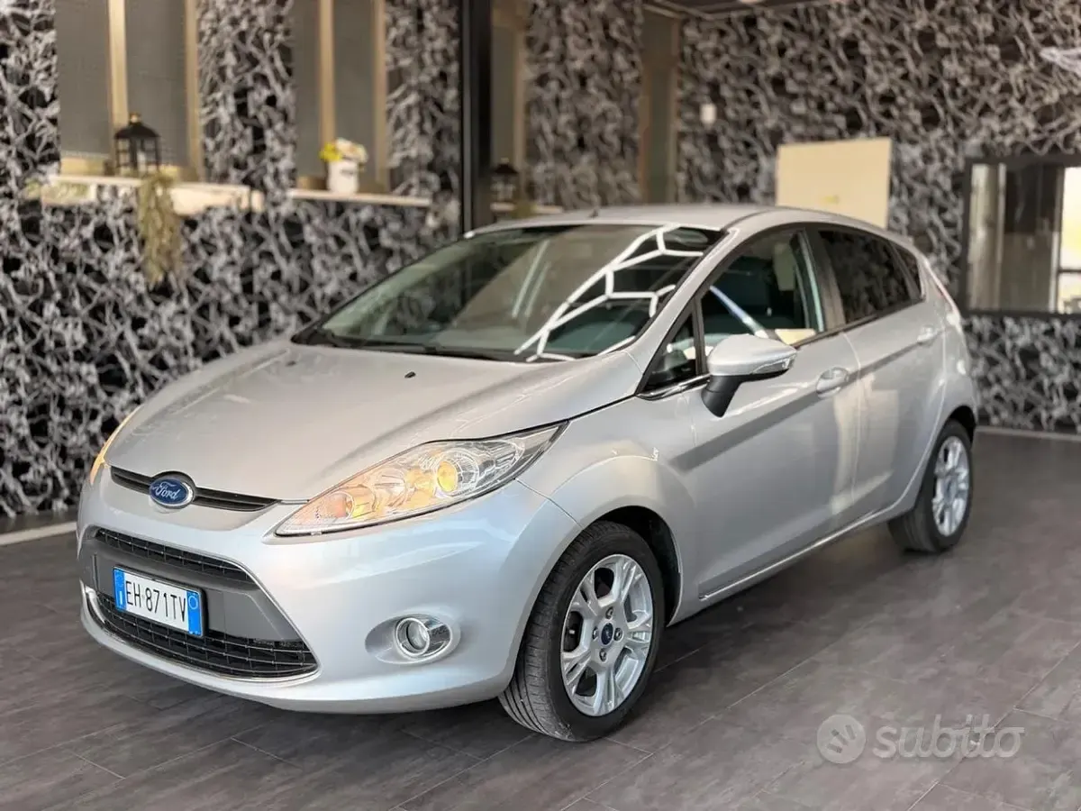 Usata Ford Fiesta Titanium 82 CV (60 kW) 2011 Grigio Berlina
