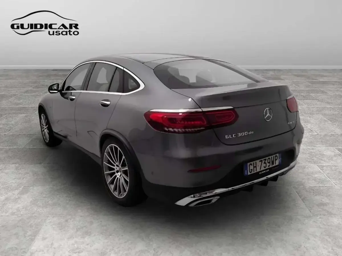 Käytetty Mercedes GLC300e Premium Plus 306 HP (225 kW) 2022 Harmaa Coupe - kaksiovinen