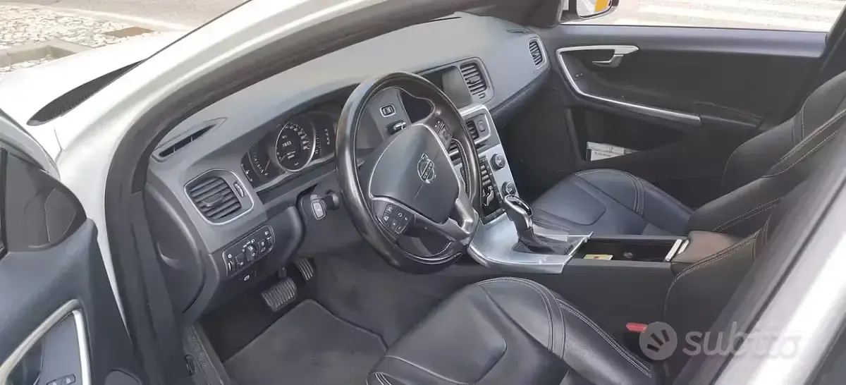 Usata Volvo S60 Dynamic 120 CV (88 kW) 2018 Bianco Berlina