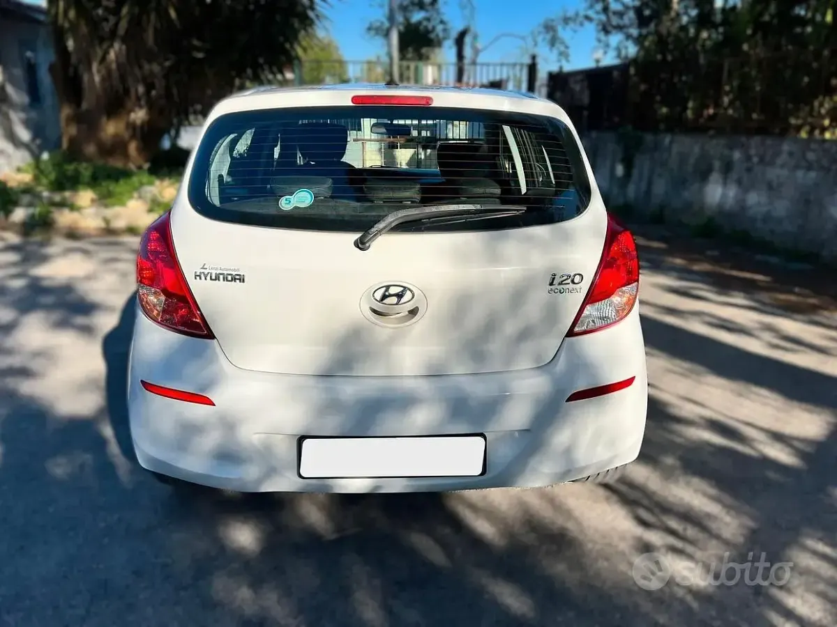 Usata Hyundai i20 Edition 85 CV (62 kW) 2014 Bianco Utilitaria