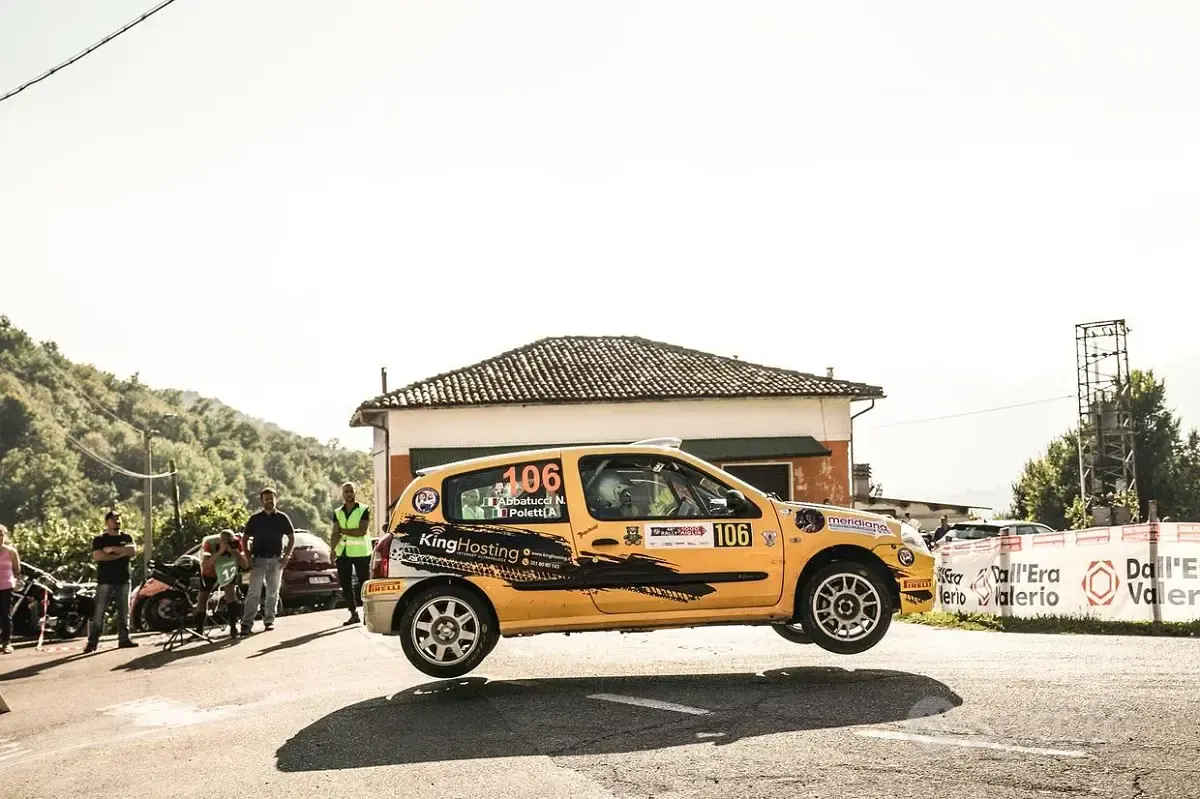 Usata Renault Clio II R.S. 169 CV (124 kW) 2000 Giallo Berlina