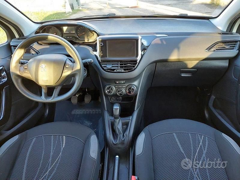 Usata Peugeot 208 Active 68 CV (50 kW) 2019 Bianco Utilitaria