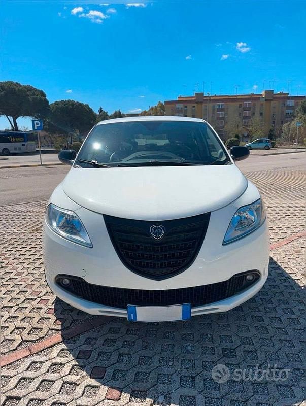 Usata Lancia Ypsilon 69 CV (50 kW) 2014 Bianco Utilitaria