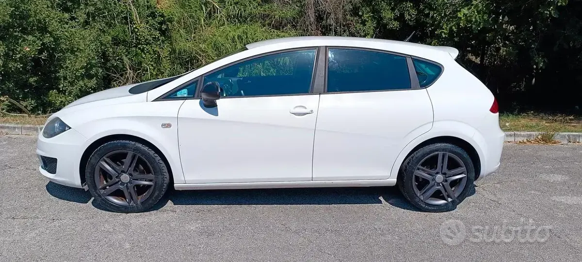 Usata Seat Leon 105 CV (77 kW) 2010 Bianco Utilitaria
