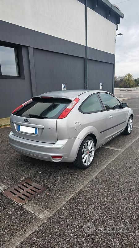 Usata Ford Focus 115 CV (84 kW) 2006 Grigio Coupé