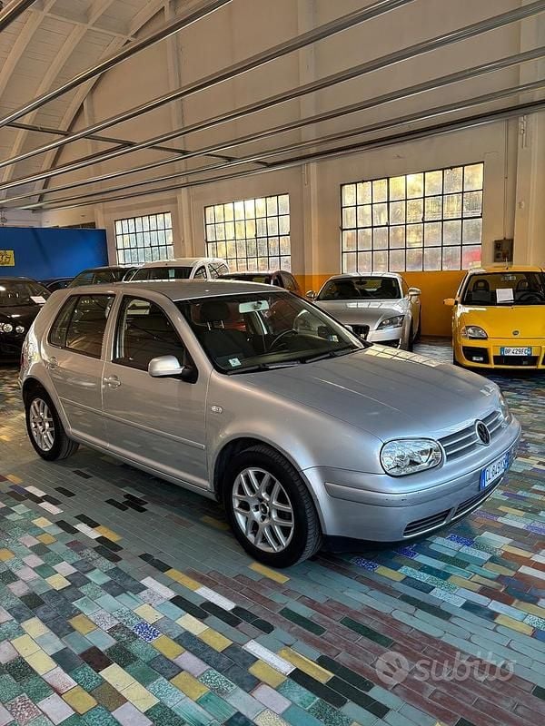 Grigio Usata 2004 VW Golf IV Pro Tre volumi | 6500 € (Buon prezzo) - Immagine 1/4