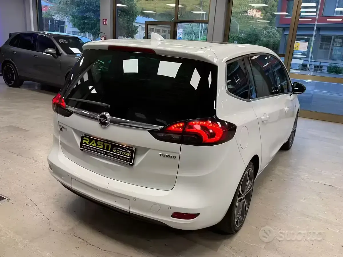 Usado Opel Zafira Innovation 140 CV (102 kW) 2017 Blanco Monovolumen