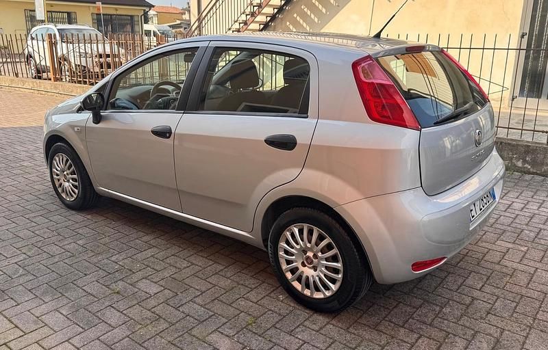 Usata Fiat Punto 69 CV (50 kW) 2014 Argento Utilitaria