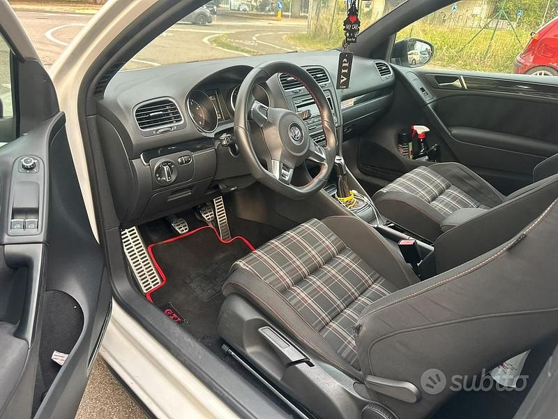 Usata VW Golf VI GTI 300 CV (220 kW) 2009 Bianco Utilitaria