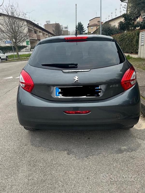 Usata Peugeot 208 Active 95 CV (69 kW) 2015 Grigio Utilitaria