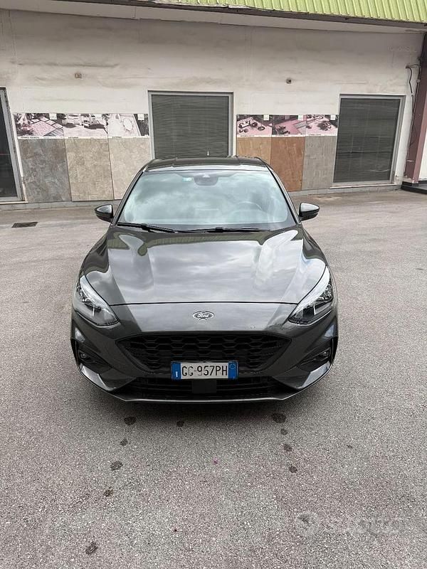 Usata Ford Focus ST-Line 120 CV (88 kW) 2021 Grigio Berlina