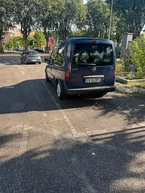 Usata Opel Combo Enjoy 75 CV (55 kW) 2010 Blu Monovolume