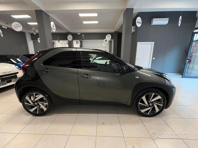 Usata Toyota Aygo X Lounge 72 CV (52 kW) 2022 Verde SUV