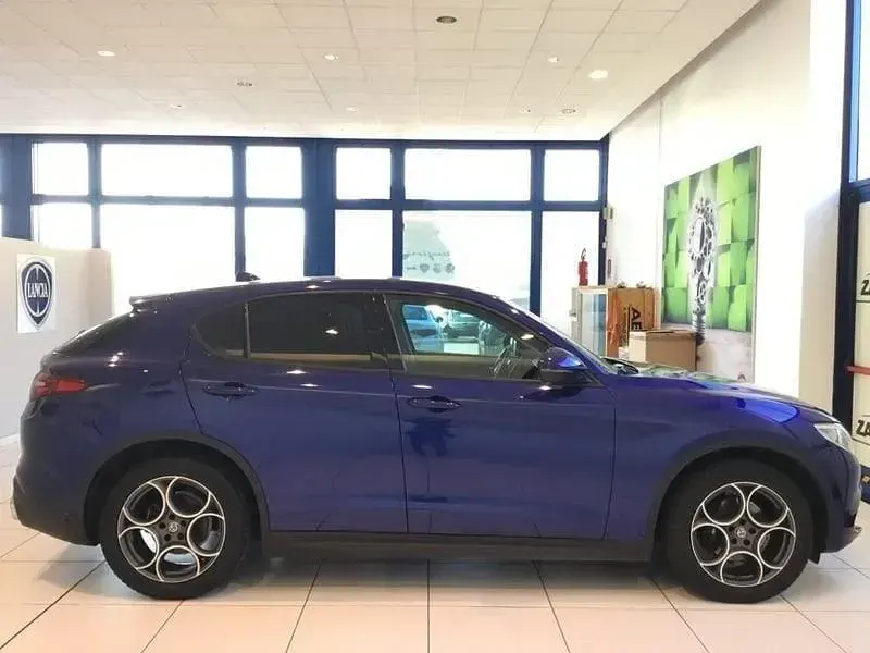 Gebraucht Alfa Romeo Stelvio Business 190 PS (139 kW) 2021 Blau SUV