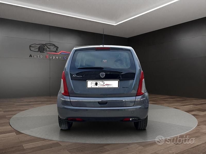 Usata Lancia Musa S 95 CV (69 kW) 2012 Grigio Monovolume