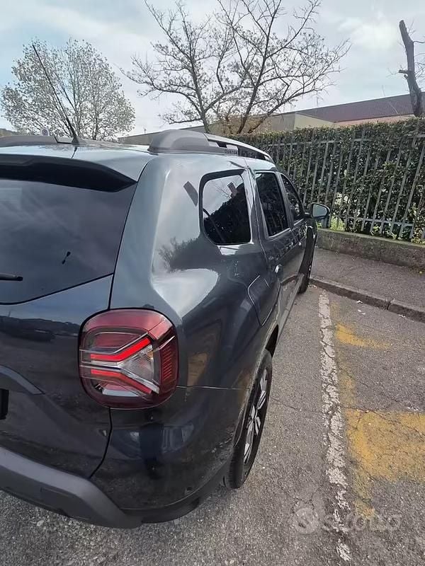 Usata Dacia Duster Journey 101 CV (74 kW) 2023 Grigio SUV