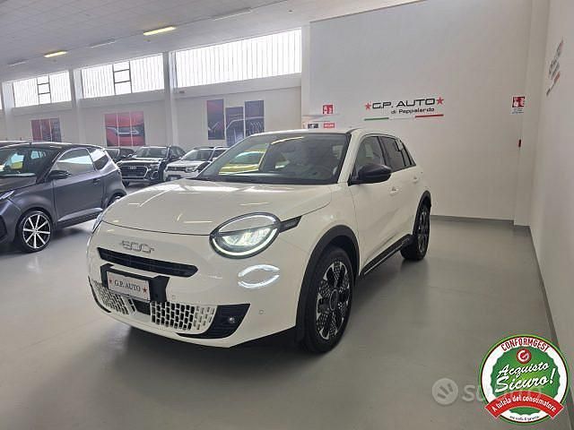 Usata Fiat 600 La Prima 101 CV (74 kW) 2024 Bianco SUV