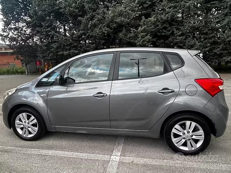 Usata Hyundai ix20 90 CV (66 kW) 2013 Grigio Utilitaria