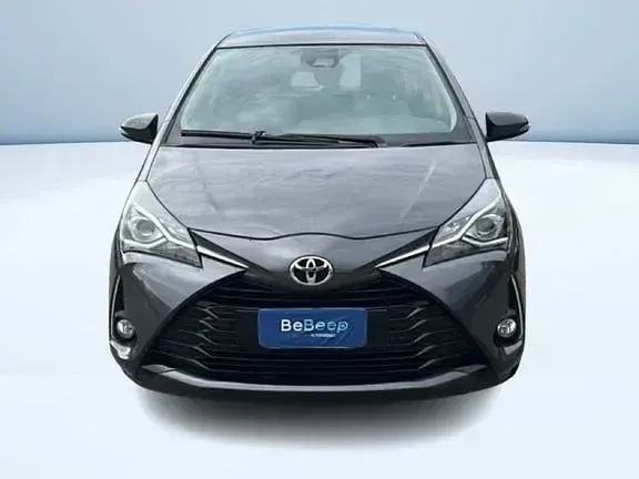 Usata Toyota Yaris Active 111 CV (81 kW) 2019 Grigio Berlina