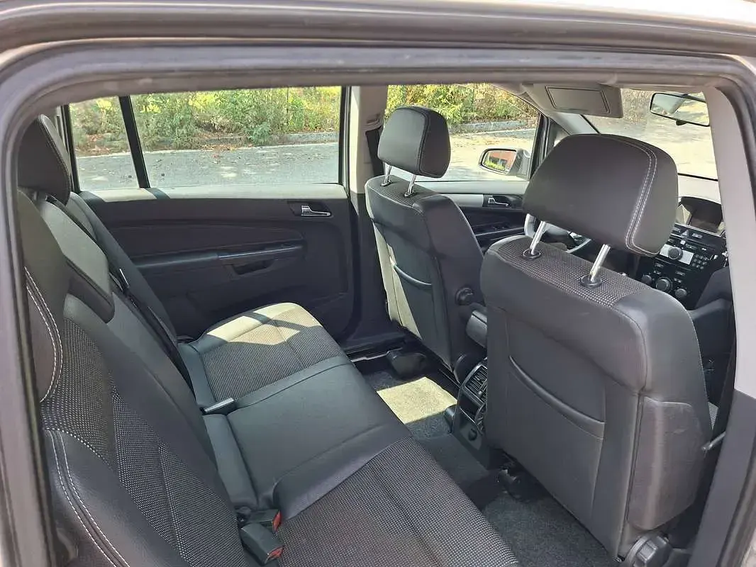 Usata Opel Zafira Edition 116 CV (85 kW) 2008 Argento Monovolume